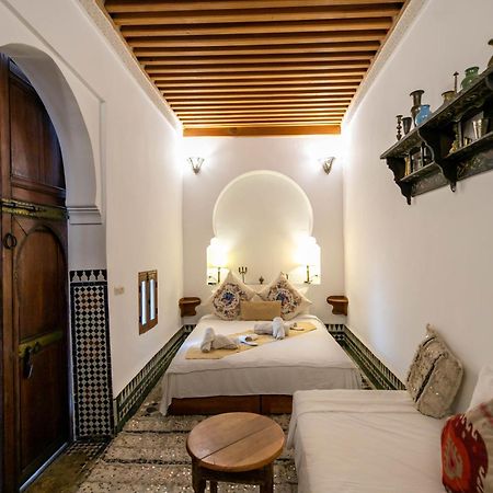 Dar Authentic Fes - Familly Hosting Bed and Breakfast Exteriör bild